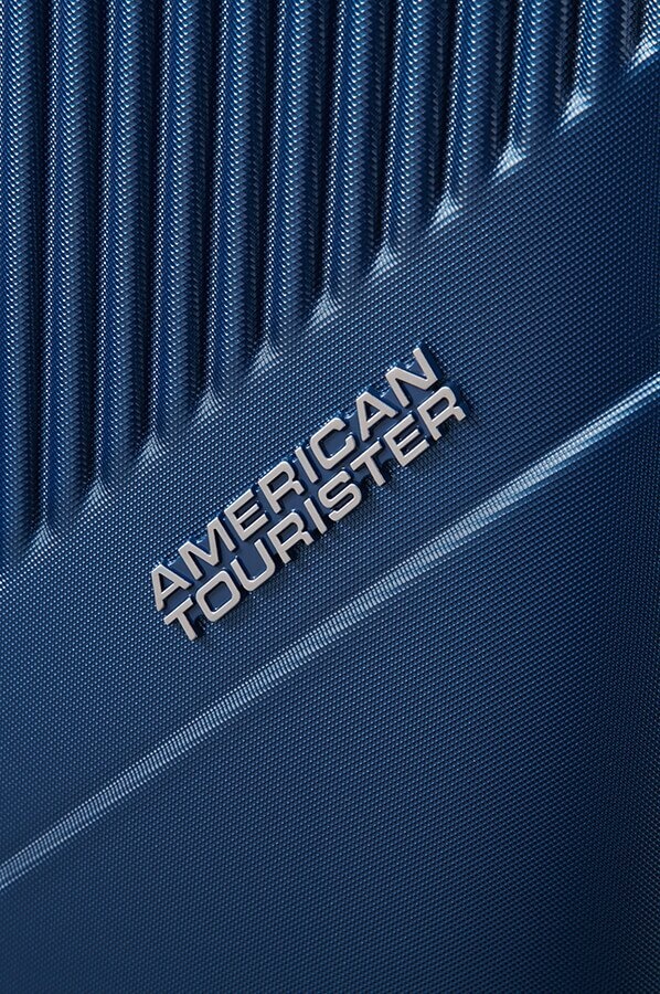 Чемодан American Tourister Modern Dream из поликарбоната на 4-х колесах 55g*003 (большой)