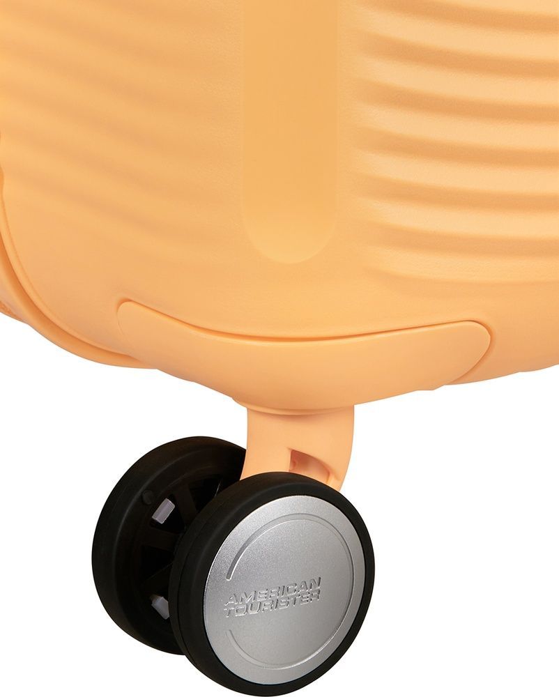 Чемодан American Tourister Soundbox из полипропилена на 4-х колесах 32G*001 Papaya Pop (малый)