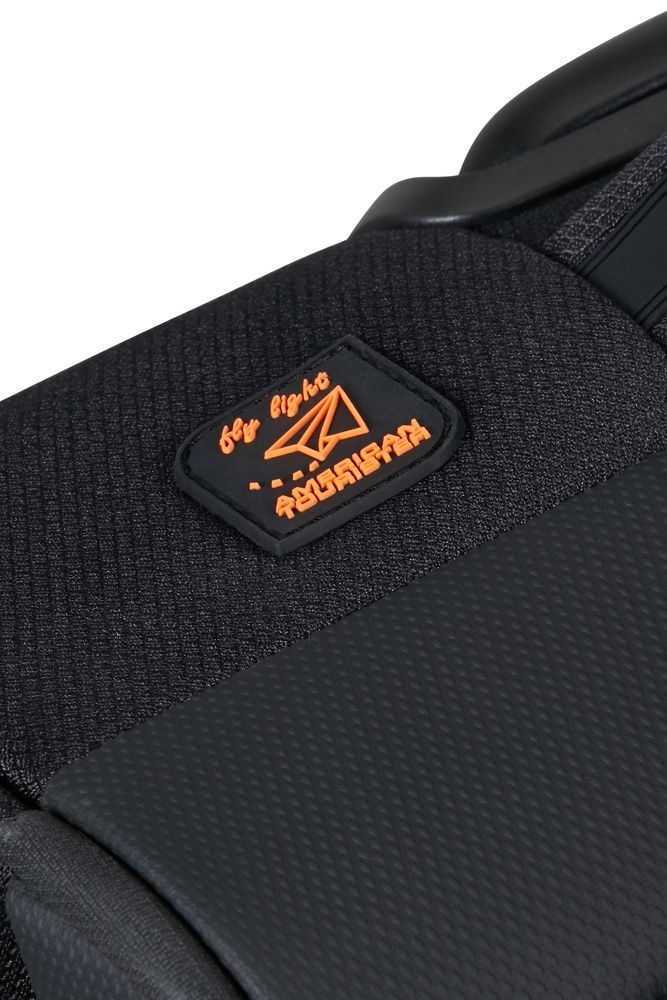 Чемодан American Tourister Wanderlite текстильный на 4-х колесах MJ6*005 Shadow Black (средний)