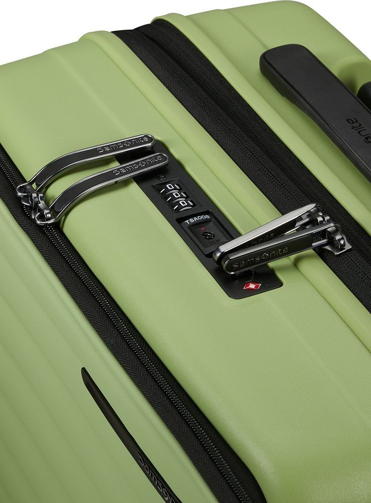 Валіза Samsonite Restackd з відділенням для ноутбука 15,6" з поліпропілену на 4-х колесах KO6*002 Wasabi (малий)