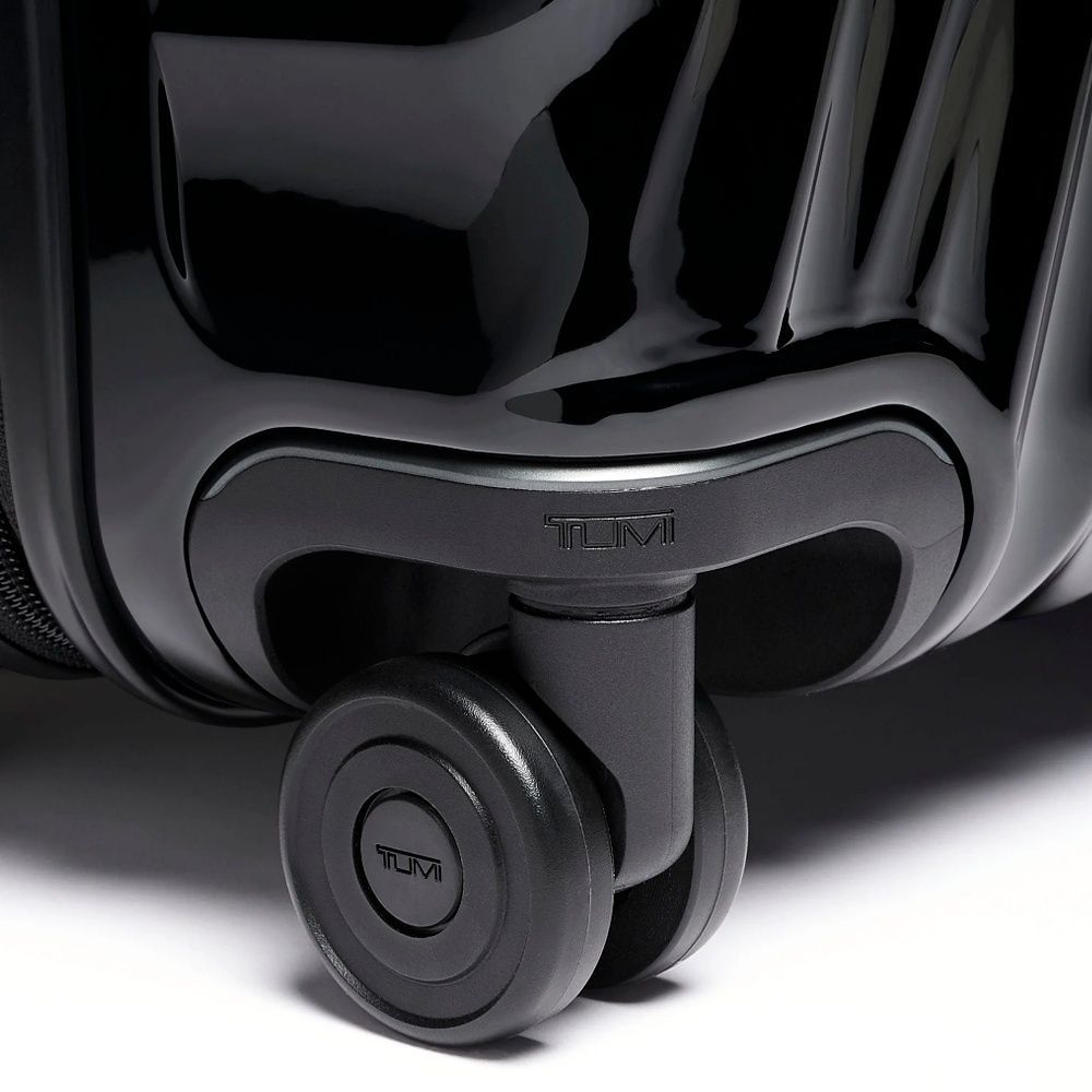 Чемодан Tumi 19 Degree из поликарбоната на 4-х колесах 0228773D2 Black (средний)