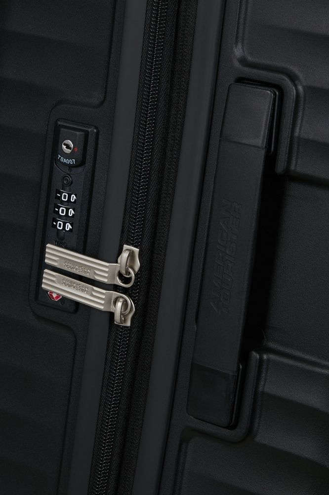 Чемодан American Tourister Diablast на 4-х колесах из полипропилена MK2*002;09 Black Code (средний)