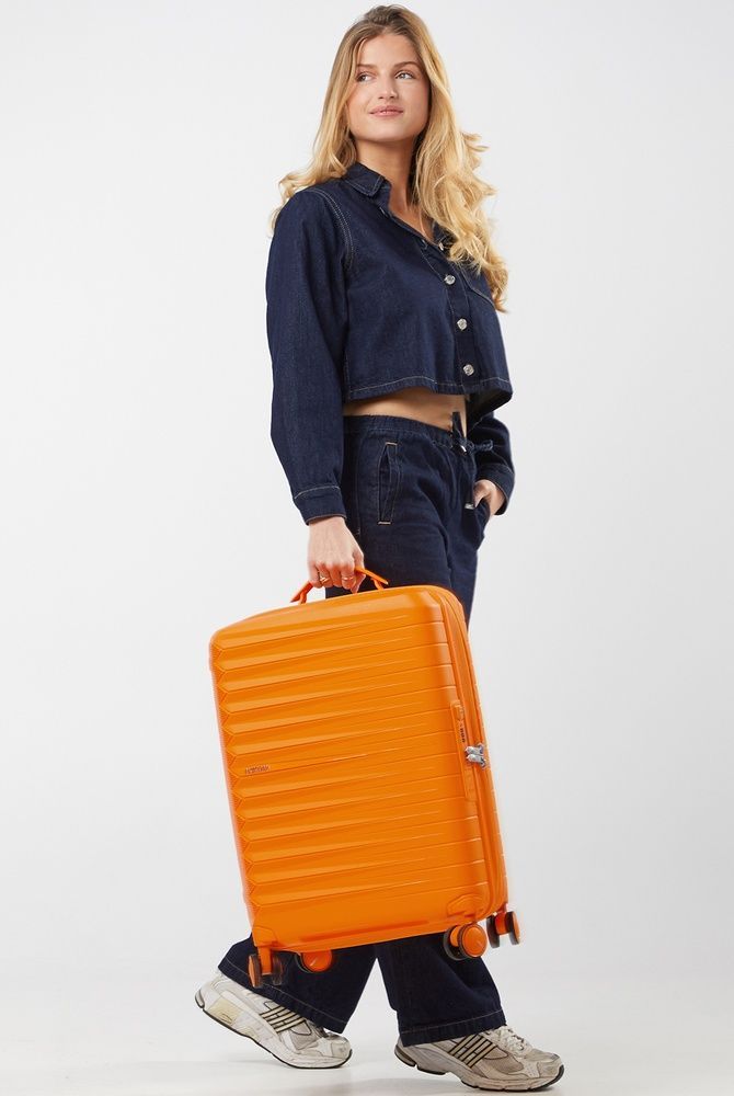Валіза American Tourister FastForward із поліпропілену на 4-х колесах MI0*001 Radiant Orange (мала)