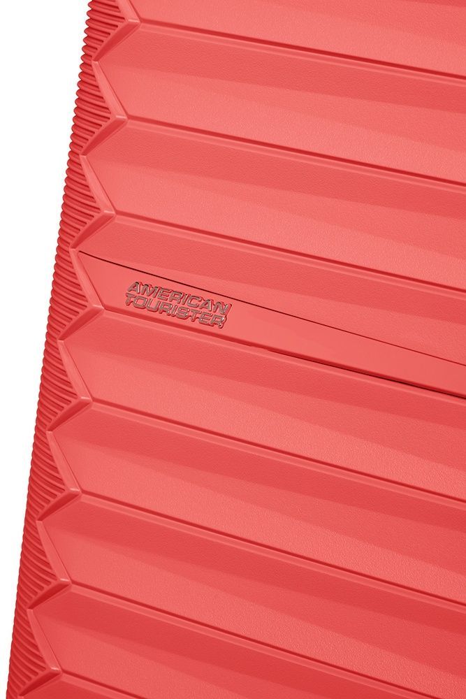 Suitcase American Tourister FastForward made of polypropylene on 4 wheels MI0*002 Sunset Coral (medium)