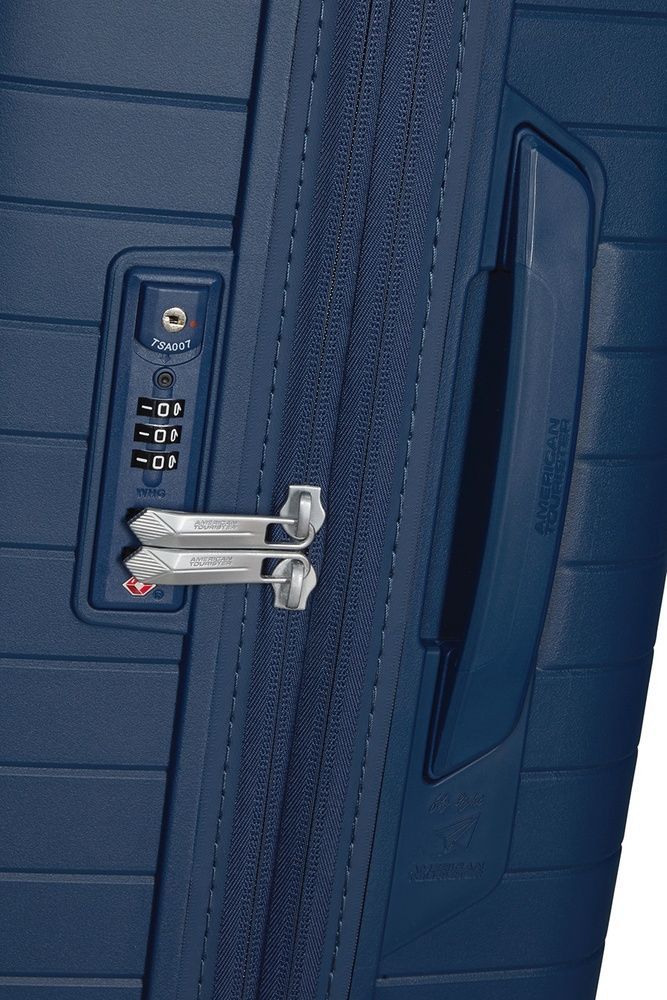 Чемодан American Tourister FastForward из полипропилена на 4-х колесах MI0*002 Navy Blue (средний)