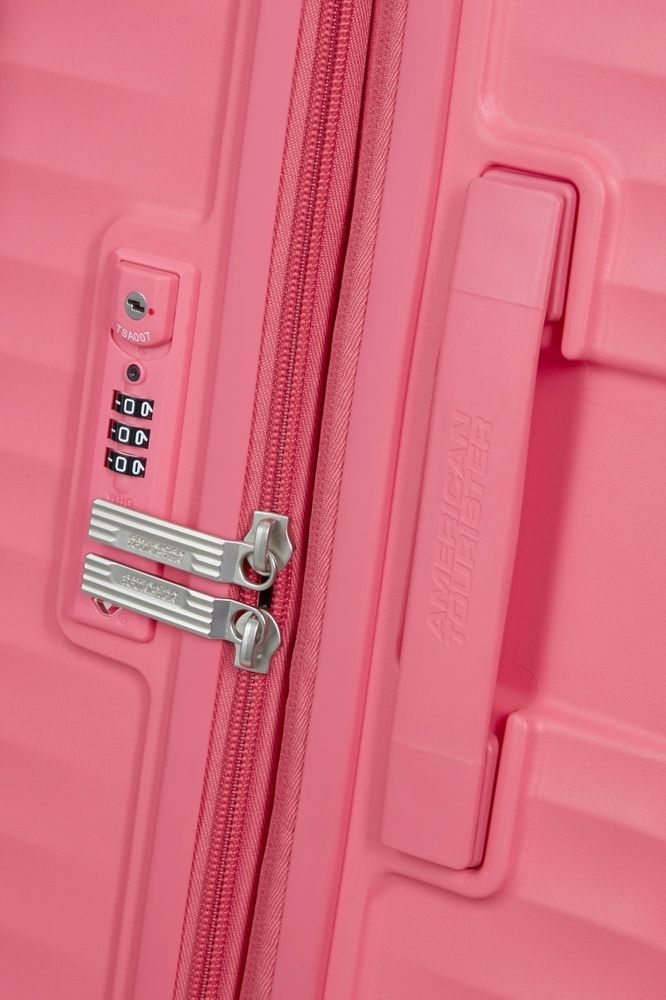 Валіза American Tourister Diablast на 4-х колесах з поліпропілену MK2*002;90 Pink Glitch (середня)