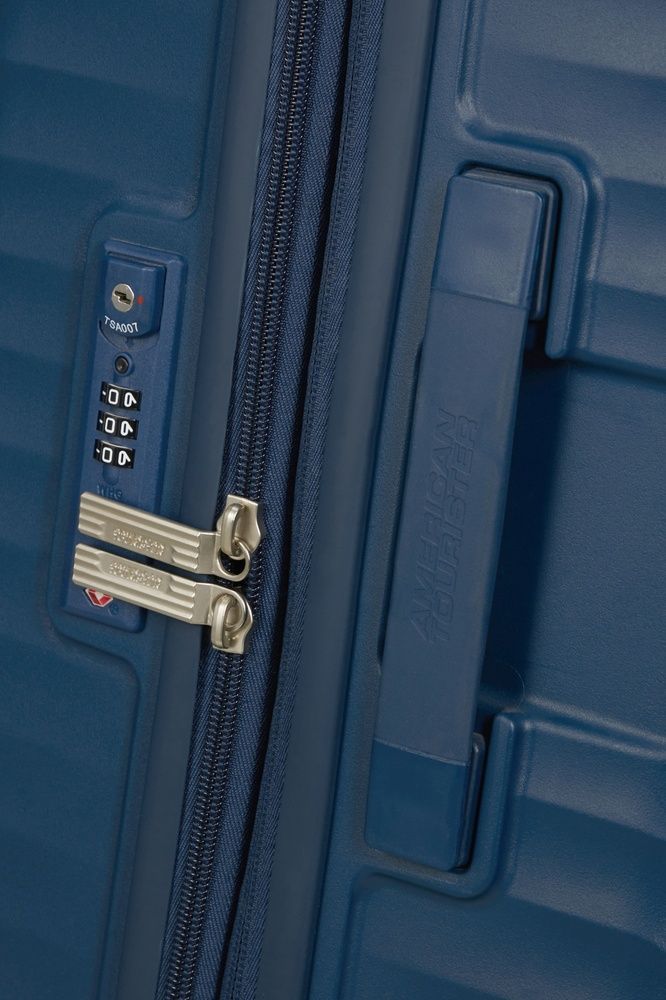 Suitcase American Tourister Diablast on 4 wheels made of polypropylene MK2*002;01 Darkwave Blue (medium)