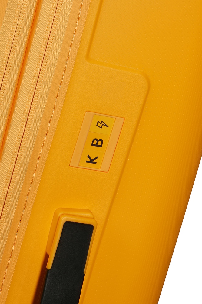 Валіза American Tourister Dashpop із поліпропілену на 4-х колесах MG5*002;56 Golden Yellow (середня)