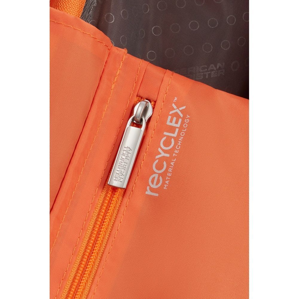 Ультралегка валіза American Tourister Starvibe із поліпропилена на 4-х колесах MD5*003 Papaya Smoothie (середня)