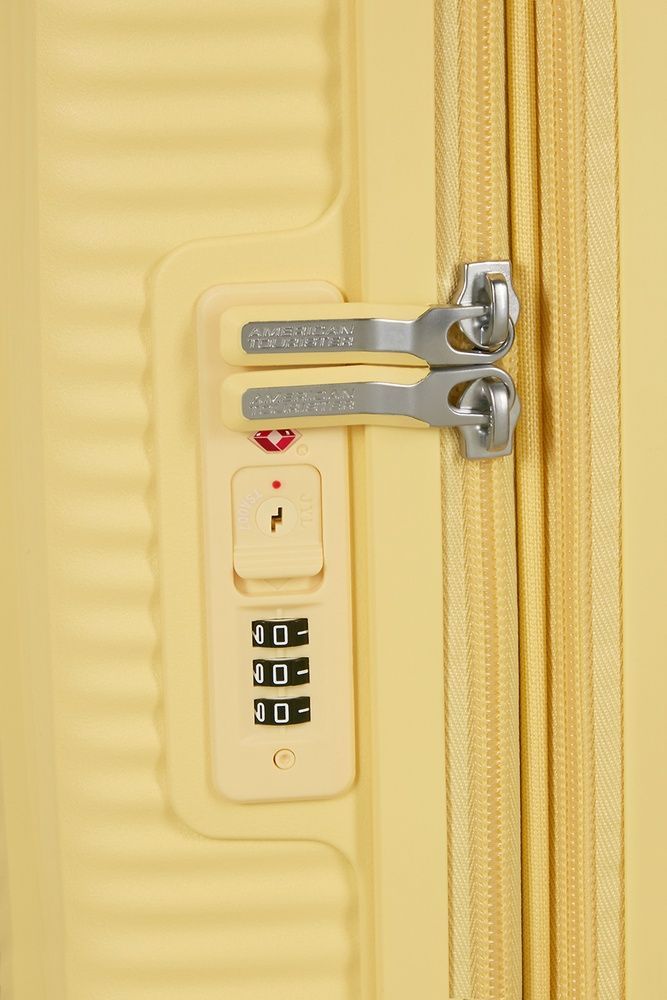Валіза American Tourister Soundbox із поліпропілену на 4-х колесах 32G*001 Pastel Yellow (мала)