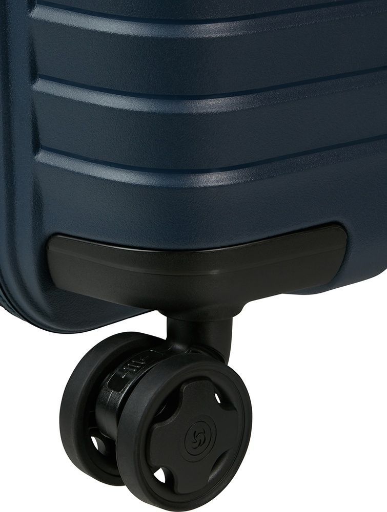 Валіза Samsonite Intuo з відділенням для ноутбука до 15,6" із поліпропілену на 4-х колесах KL9*005 Blue Nights (мала)