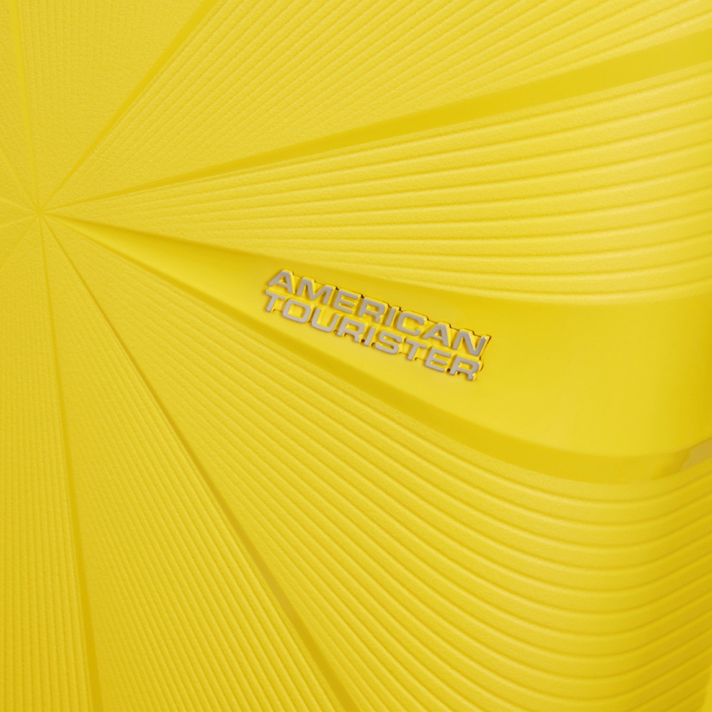 Ультралегкий чемодан American Tourister Starvibe из полипропилена на 4-х колесах MD5*002 Electric Lemon (малый)